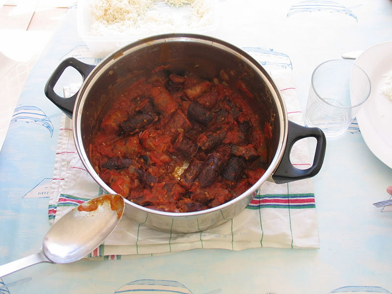 Rougail saucisses, plat créole de la Réunion